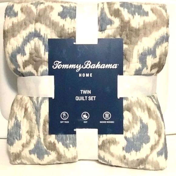TOMMY BAHAMA TWIN SIZE QUILT AND STANDARD PILLOW SHAM SET NWT - Picture 1 of 3